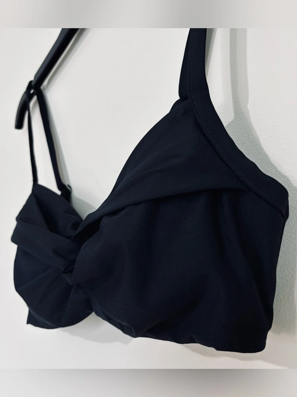 Athleta Hampton Black Twist Front Underwire Padded Beach Swim Bikini Top 34 B/C